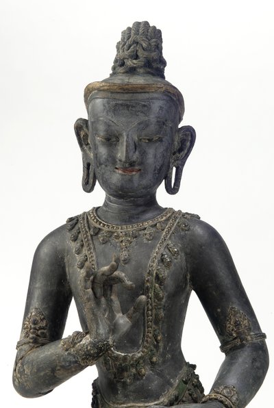 Bódhisattva v nepálsko-čínském stylu (lak, látka, stopy modré, zlaté a zelené barvy a plátkové zlato) od Yuan Dynasty Chinese School