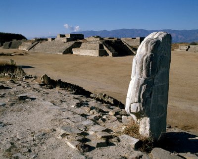 Pohled na památky I, H, G od Zapotec Zapotec