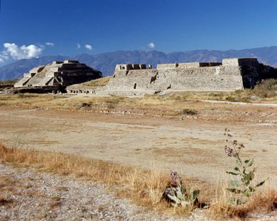 Pohled na severní plošinu (500 př. nl-850 n. l.) od Zapotec Zapotec