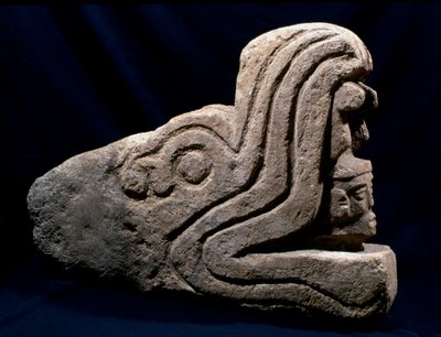 Značka míčových her z Mixco Viejo, Guatemala, období po klasice (kámen) od Hippolyte Lalaise Devéria