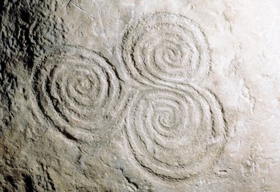 Detail křivočarých skalních rytin v newgrangeské hrobce z doby kamenné (seznam světového dědictví UNESCO od Georg Carl Heinrich Dollmann