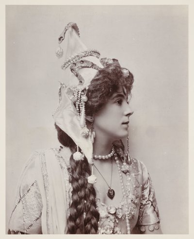 Edwardian portrét, žena v exotickém kostýmu od John Pardon