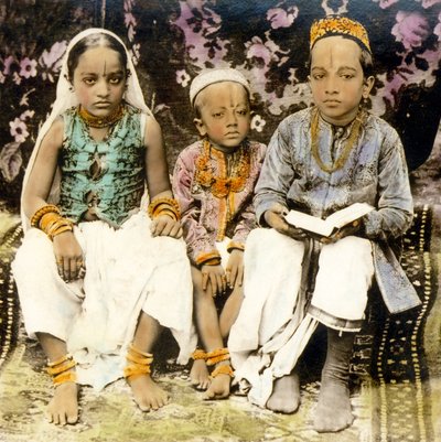 Hinduistické děti z vysoké kasty, Bombaj, Indie 1922 (foto) od Frederick (attr. to) Barnard