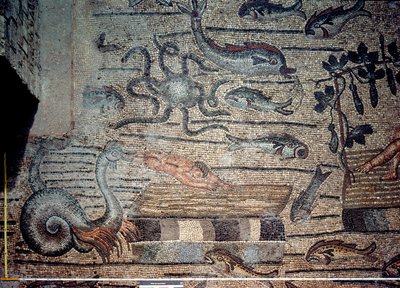 Jonáš je vyplivnut velrybou, detail z ozdobného chodníku zobrazujícího křesťanské obrazy a pohanské symboly, kolem roku 313 n. l. (mozaika) od Hippolyte Lalaise Devéria