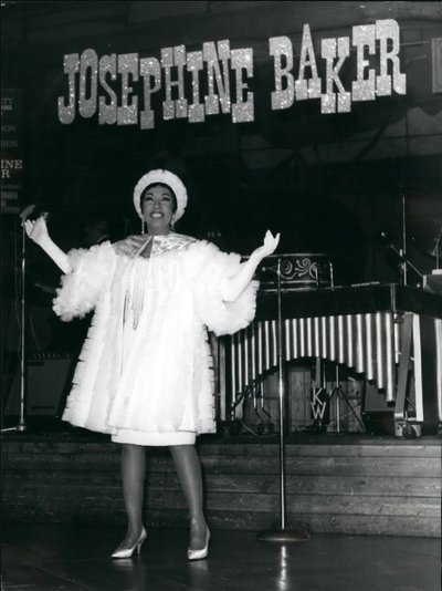 Josephine Baker vystupuje v Curychu, Švýcarsko, 3. března 1967 (foto) od . .
