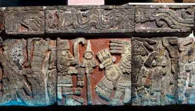 Nízký reliéf na lavičce v Templo Mayor, pozdní poklasické období, cca 1500 (kámen s malovaným štukem) od Hippolyte Lalaise Devéria