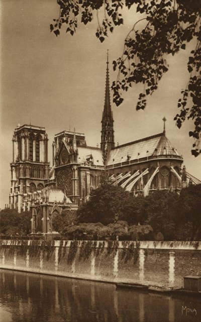 Paříž: Katedrála Notre Dame (černobílá fotografie) od . .