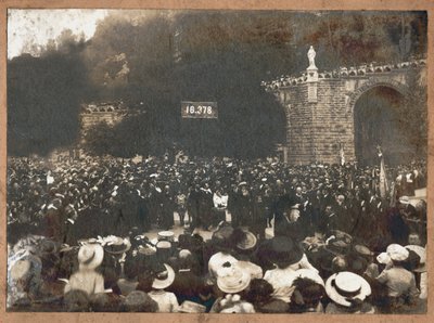 Pilermage de Lourdes. 1910 (černobílá fotografie) od . .