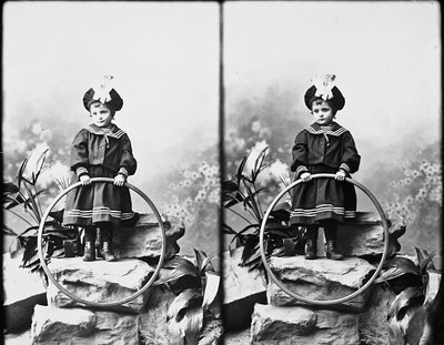 Portrét dívky v námořnickém oblečení, stereoskopická fotografie od Henry Charles Fehr
