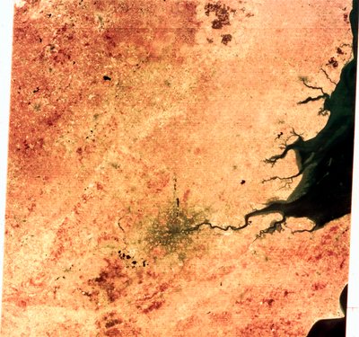 Satelity, pozorování Země, USA Landsat snímek jihovýchodní Anglie od Frederick (attr. to) Barnard