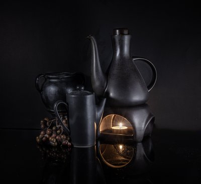 Svíčka „Dark Ceramics Candle Glow“ od larryliu
