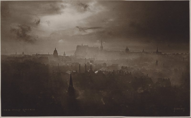 Auld Reekie (černobílá fotografie) od (after) English photographer