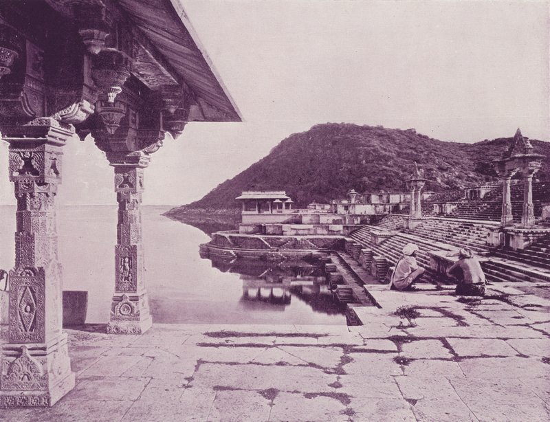 Marble Ghat, Rainuggur, Oodeypore (černobílá fotografie) od (after) English photographer
