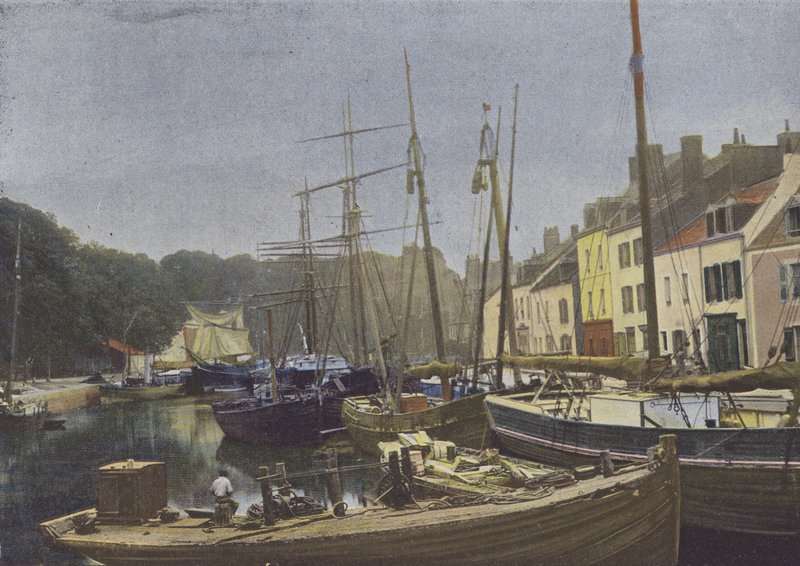 Belle-Ile-en-Mer, Port de Palais (barevné foto) od (after) French Photographer