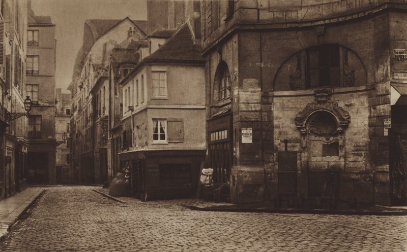 Erfurthská křižovatka a fontána v roce 1866, poblíž Saint-Germain-des-Pres (černobílá fotografie) od (after) French Photographer