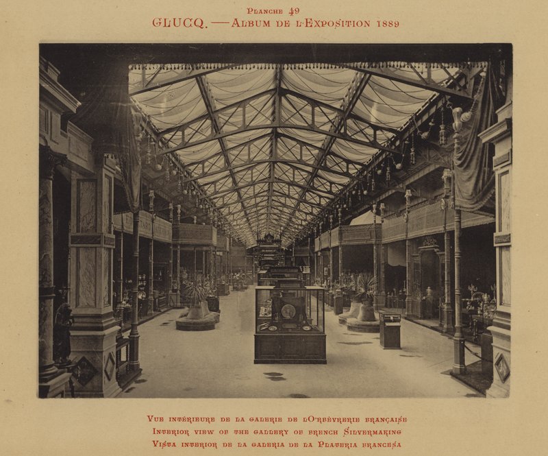 Vnitřní pohled na galerii francouzského stříbrnictví (čb foto) od (after) French Photographer