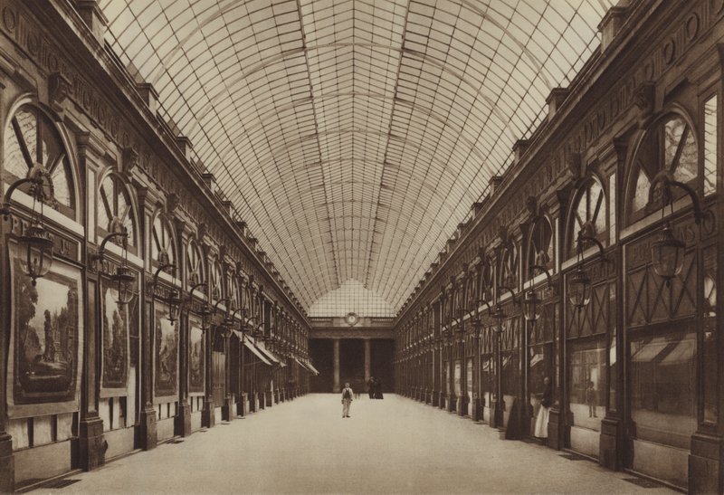 Galerie Orleans v Palais-Royal (černobílá fotografie) od (after) French Photographer