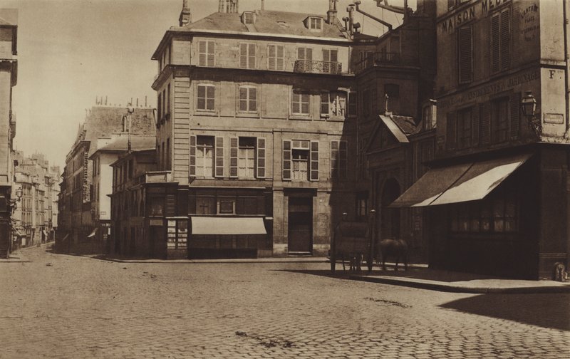 Place Saint-Germain-des-Prés a rue Bonaparte (černobílá fotografie) od (after) French Photographer