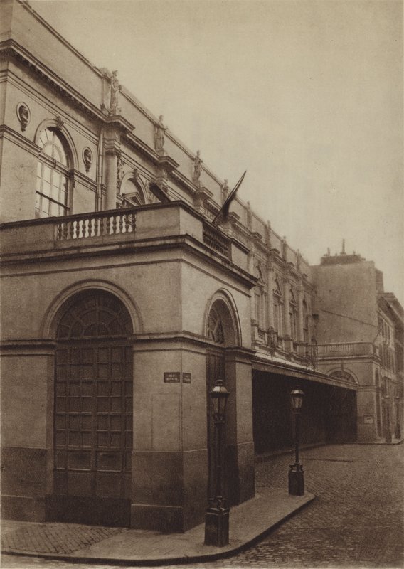 Stará opera v rue Le Peletier (černobílá fotografie) od (after) French Photographer