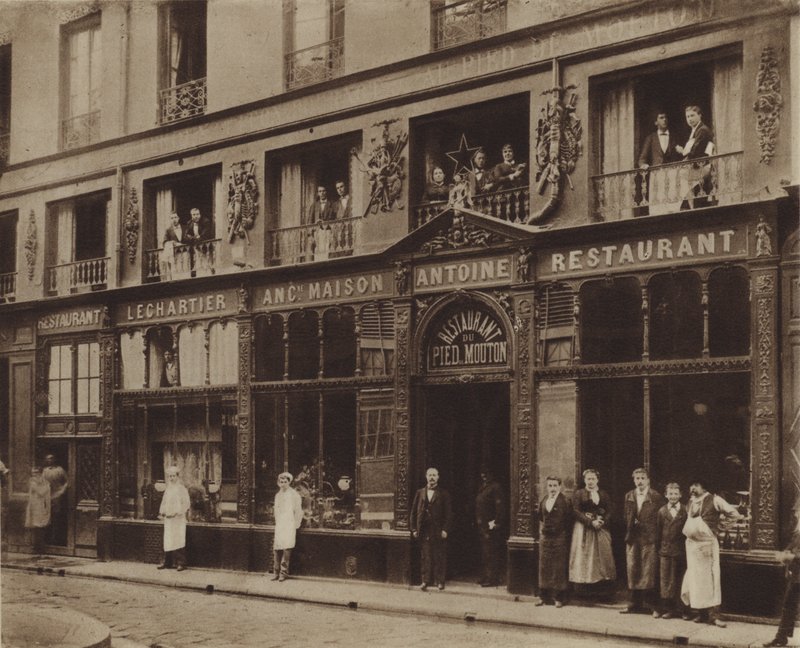 Restaurace Pied-de-Mouton, rue Vauvilliers (černobílá fotografie) od (after) French Photographer