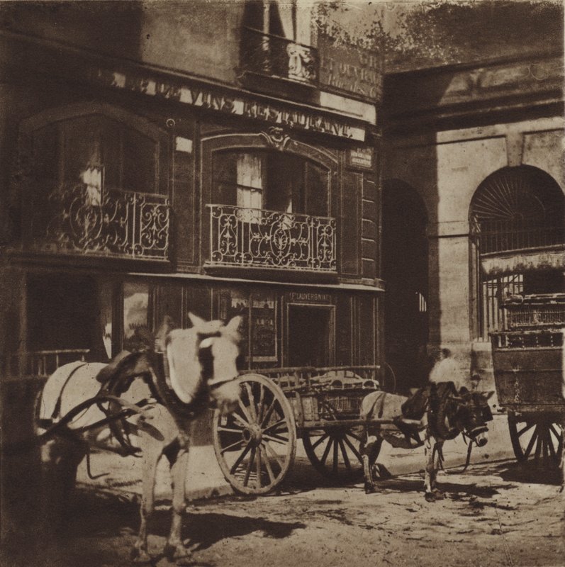Vchod do restaurace Laperouse, Quai des Grands-Augustins (černobílá fotografie) od (after) French Photographer
