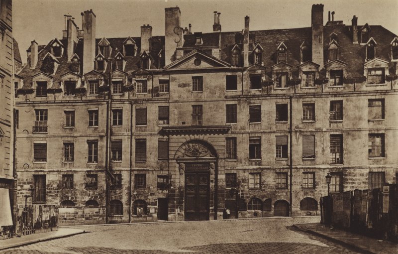 Hlavní vchod do Lycee Louis-le-Grand v roce 1887 (černobílá fotografie) od (after) French Photographer