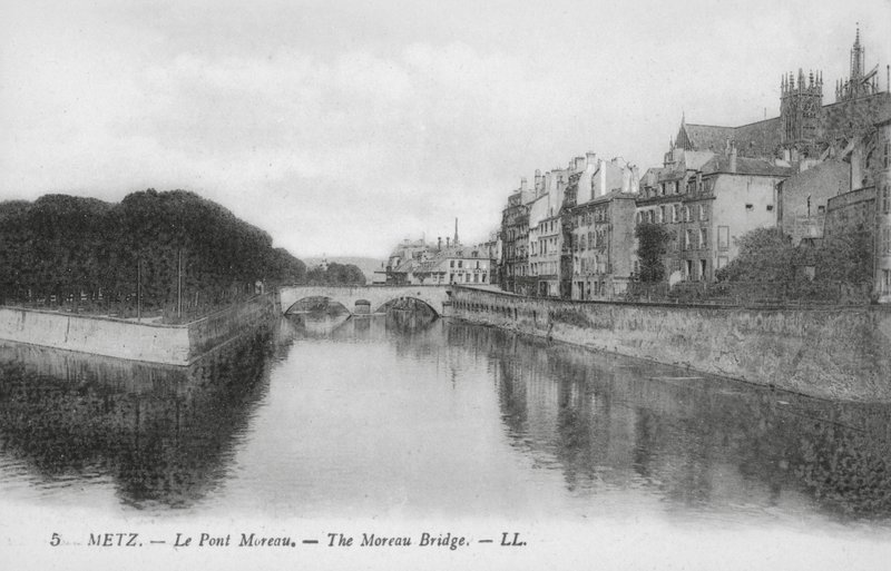 Metz: Pont Moreau (čb fotografie) od (after) French Photographer