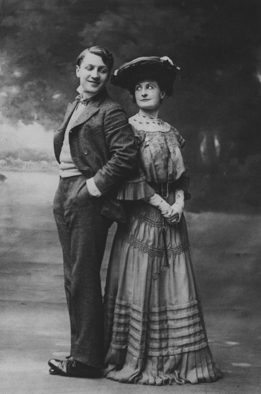 Sacha Guitry a Charlotte Lyses (černobílá fotografie) od (after) French Photographer