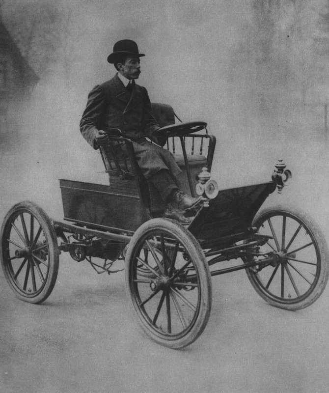 Santos Dumont řídí své auto (černobílá fotografie) od (after) French Photographer