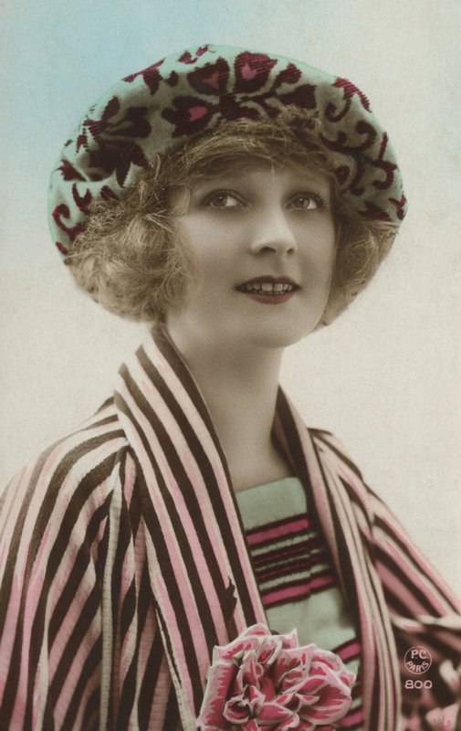 Žena v pruhovaném saku od French Photographer