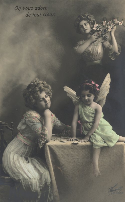 Žena s malou dívkou oblečenou jako víla od French Photographer