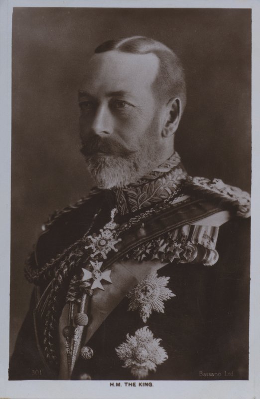 HM The King (černobílá fotografie) od Alexander Bassano