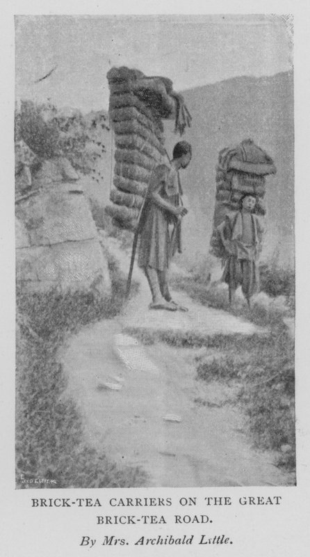 Brick-Tea Carriers on the Great Brick-Tea Road (č/b foto) od Alicia Little