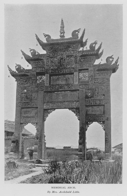 Memorial Arch (černobílá fotografie) od Alicia Little