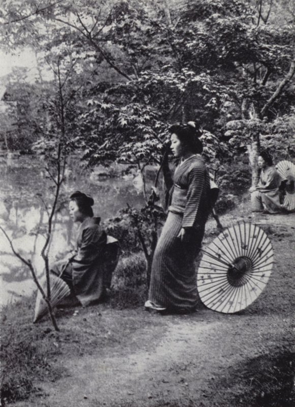Poklidné útočiště u jezera, klášter Kinkakuji (černobílá fotografie) od American Photographer (after)