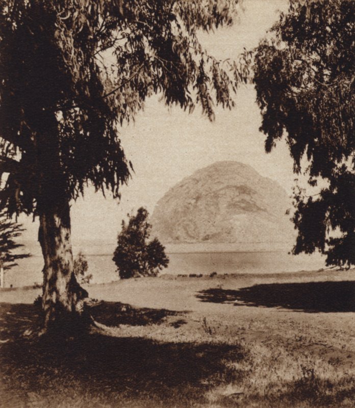 Kalifornie: Morro Rock (černobílá fotografie) od American Photographer (after)