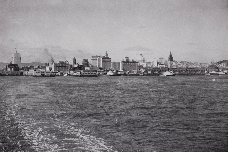 Kalifornie: Panorama San Francisca, z trajektu v jižním Pacifiku (černobílá fotografie) od American Photographer (after)