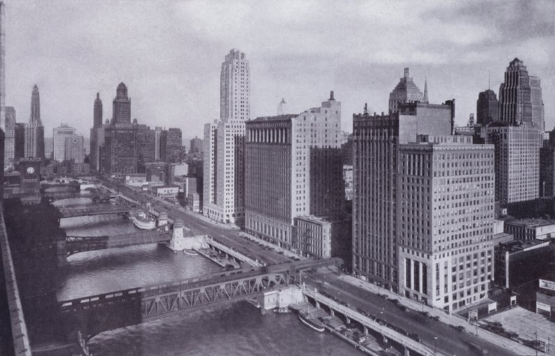 Chicago: Wacker Drive a Chicago River Bridges (černobílá fotografie) od American Photographer (after)