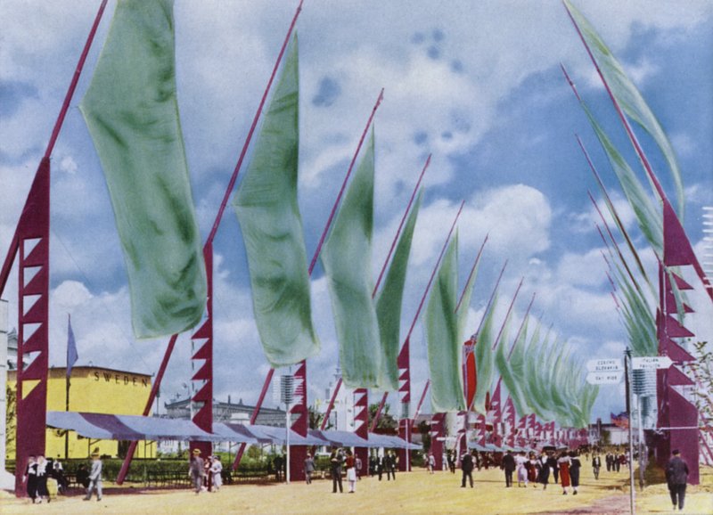 Světová výstava v Chicagu v roce 1934: Avenue of Flags (foto) od American Photographer (after)
