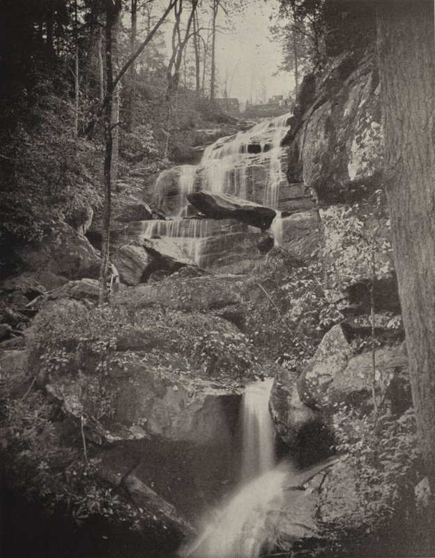Fall Creek Cascade, Severní Karolína (černobílá fotografie) od American Photographer (after)