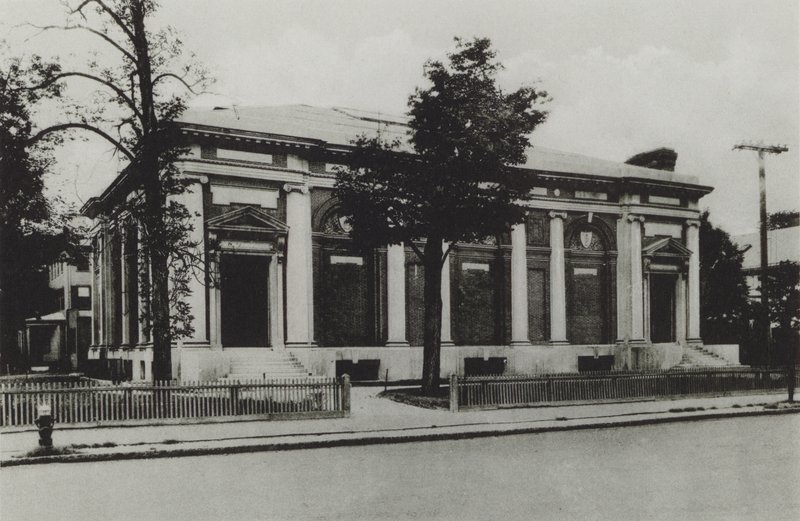Harvard University: New Lecture Hall (černobílá fotografie) od American Photographer (after)