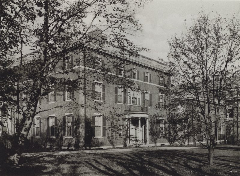 Harvardská univerzita: Rezidence prezidenta Lowella (černobílá fotografie) od American Photographer (after)