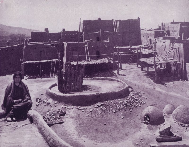 Vnitřní dvůr města Pueblo, Arizona (černobílá fotografie) od American Photographer (after)