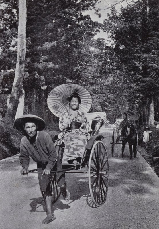 Japonské dívky v jinrikshas (černobílá fotografie) od American Photographer (after)
