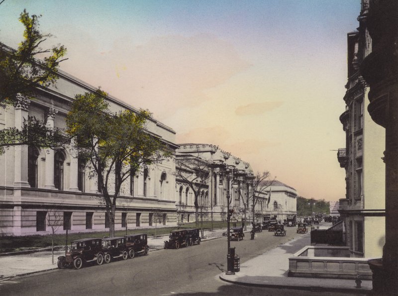 New York: Metropolitní muzeum umění, Fifth Avenue a East 80th Street (foto) od American Photographer (after)