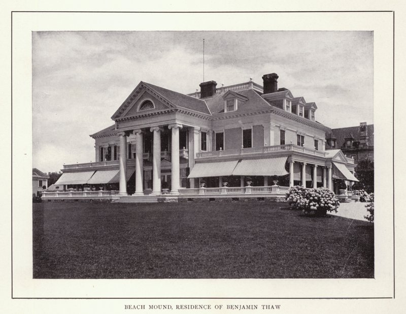 Newport, Rhode Island: Beach Mound, rezidence Benjamina Thawa (černobílá fotografie) od American Photographer (after)