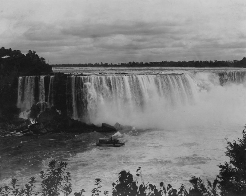 Niagarské vodopády, New York, USA (černobílá fotografie) od American Photographer (after)