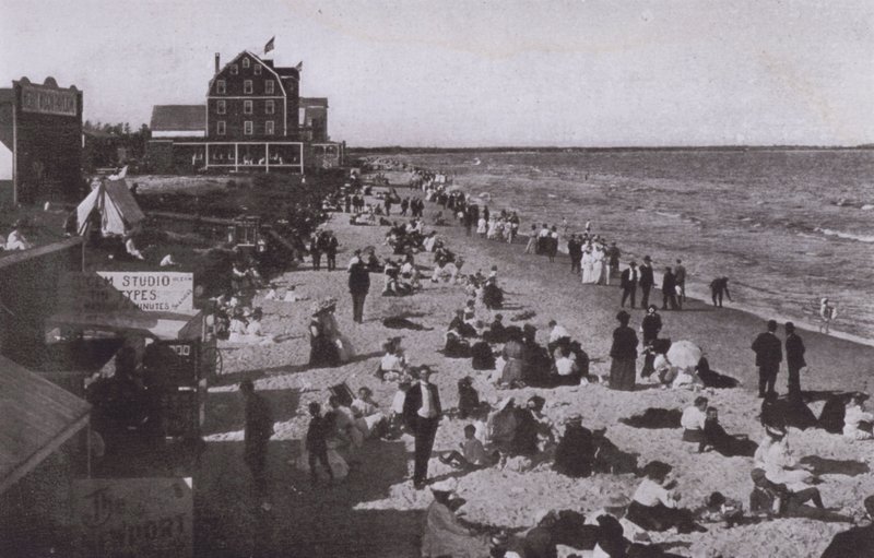 Old Orchard Beach, Maine: Na pláži (černobílá fotografie) od American Photographer (after)