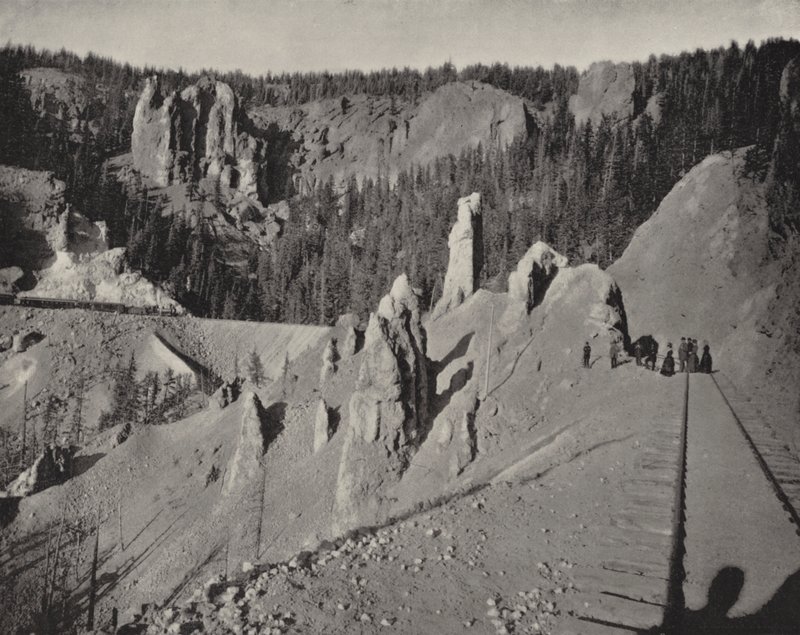 Phantom Curve, Colorado (černobílá fotografie) od American Photographer (after)