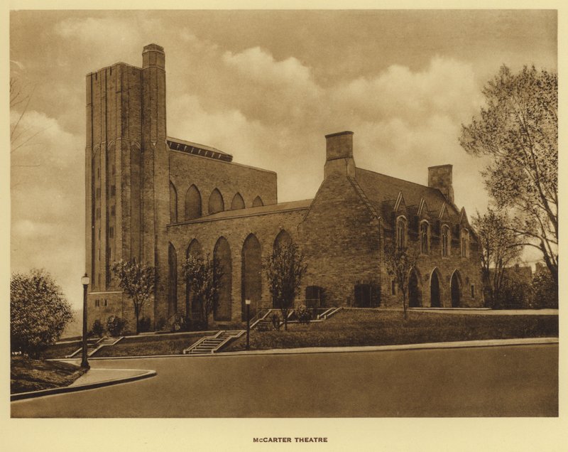 Princetonská univerzita: McCarter Theatre (černobílá fotografie) od American Photographer (after)